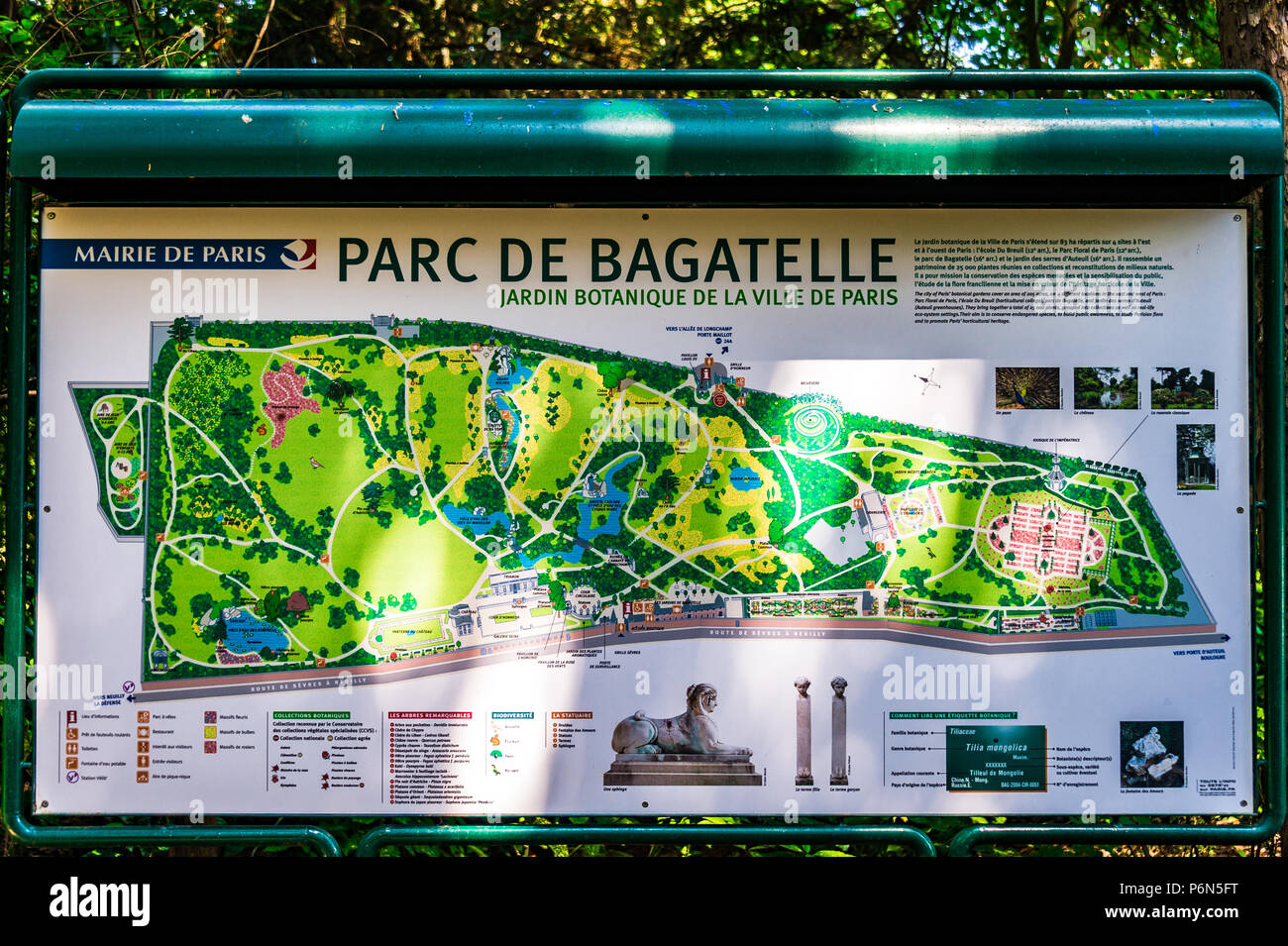 Une carte visuelle dans le parc de Bagatelle à Paris, France Photo Stock -  Alamy