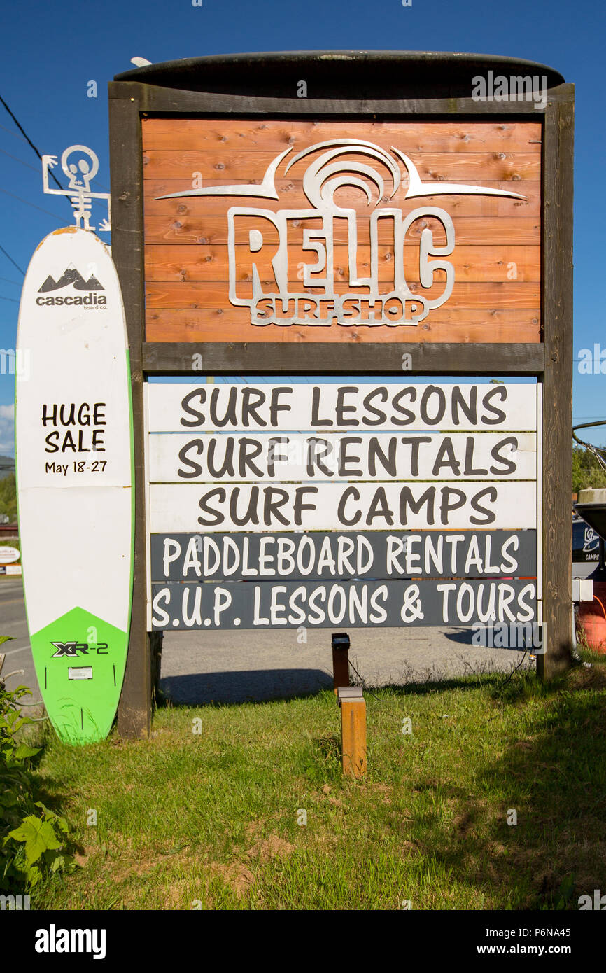 Ucluelet surf shop sign, l'île de Vancouver, Colombie-Britannique. Banque D'Images