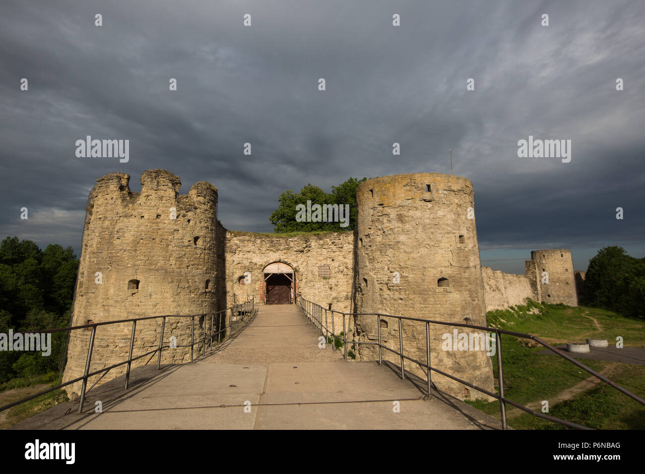 L'oblast de Léningrad, KOPORYE / RUSSIE - 17 juin 2018 : forteresse médiévale Koporye. Quartiers de Saint-Pétersbourg Banque D'Images