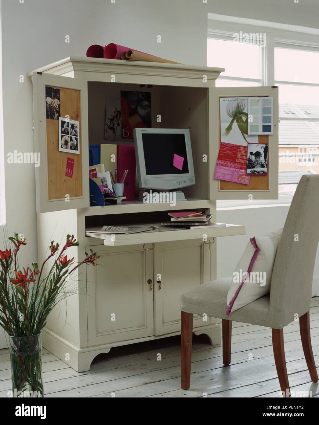 Masquer votre maison loin des comptes dans ce bureau à domicile conçu de façon compacte Banque D'Images