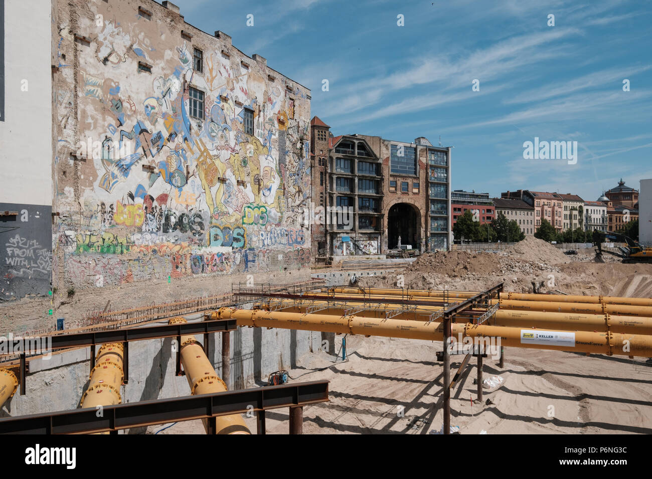 Berlin, Allemagne - juin 2018 : Construction site au Kunsthaus Tacheles, un ancien centre d'art à Berlin, Allemagne Banque D'Images