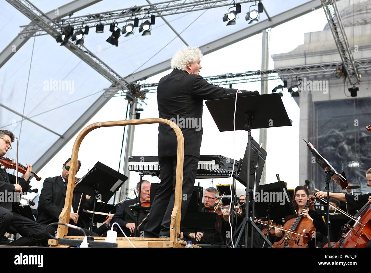 Sir Simon Rattle et grands de Londres à la concert Trafalgar Square le dimanche 1 juillet 2018 Banque D'Images