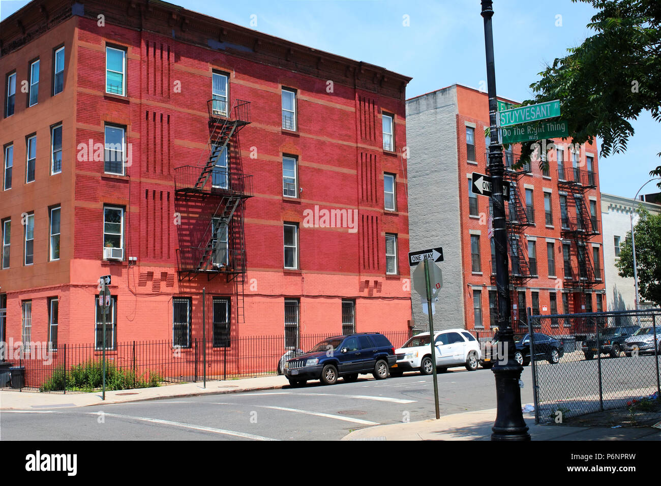 NEW YORK, NY - 30 juin : est-ce la bonne chose sur l'angle de Lexington Avenue et Stuyvesant Street à Bedford-Stuyvesant, où Spike Lee acclai Banque D'Images