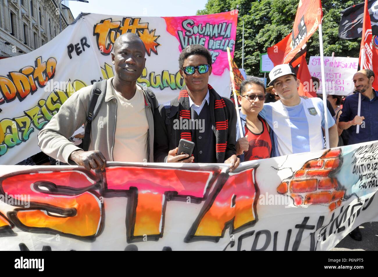 Milan, le 9 juin 2018, manifestation de protestation par les migrants pour le meurtre dans la plaine de Gioia Tauro, en Calabre, de Soumaila Sacko, immigrants africains du Mali, ouvrier agricole et syndicaliste de l'union indépendante CLÉ USB Banque D'Images