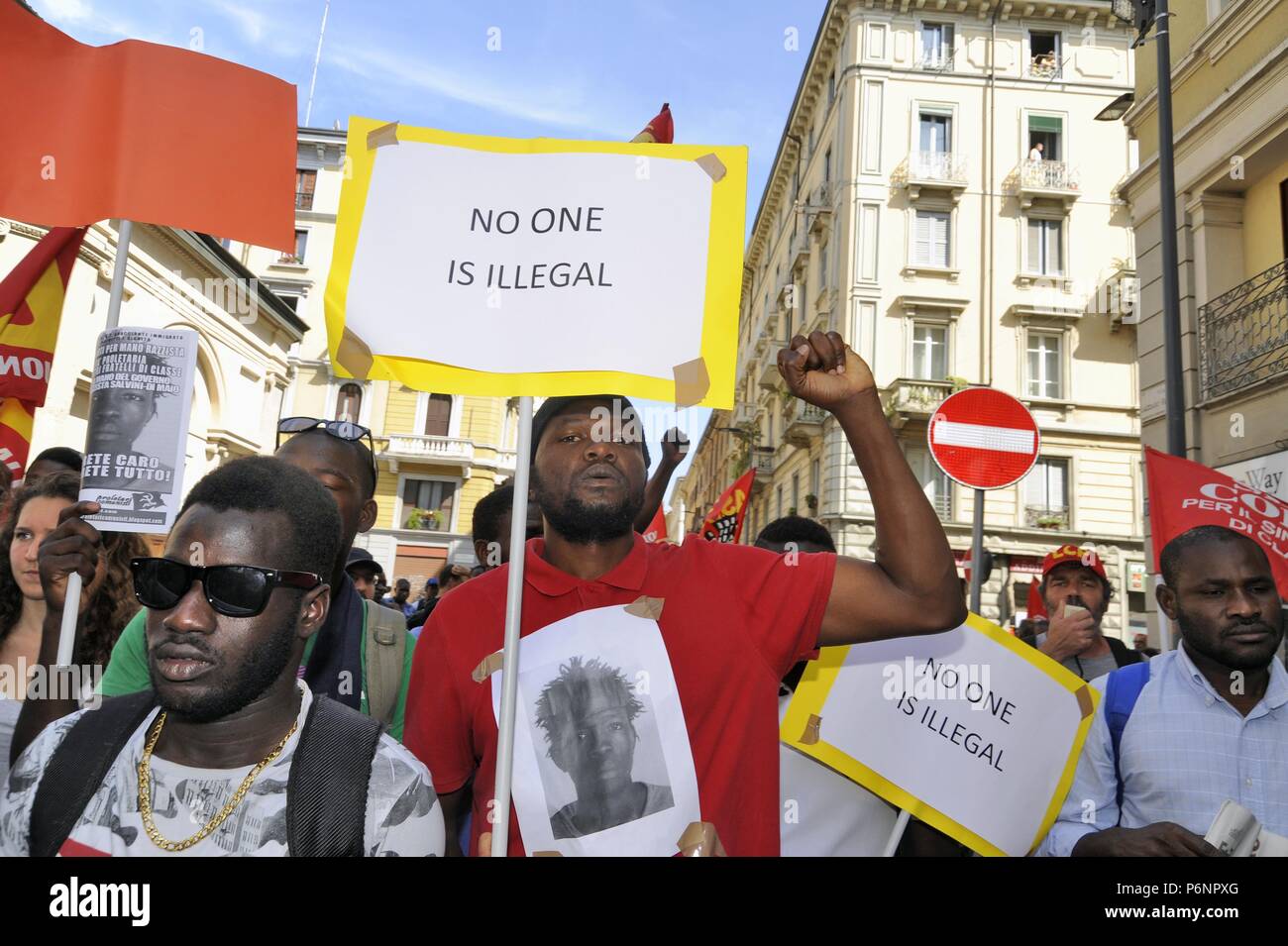 Milan, le 9 juin 2018, manifestation de protestation par les migrants pour le meurtre dans la plaine de Gioia Tauro, en Calabre, de Soumaila Sacko, immigrants africains du Mali, ouvrier agricole et syndicaliste de l'union indépendante CLÉ USB Banque D'Images