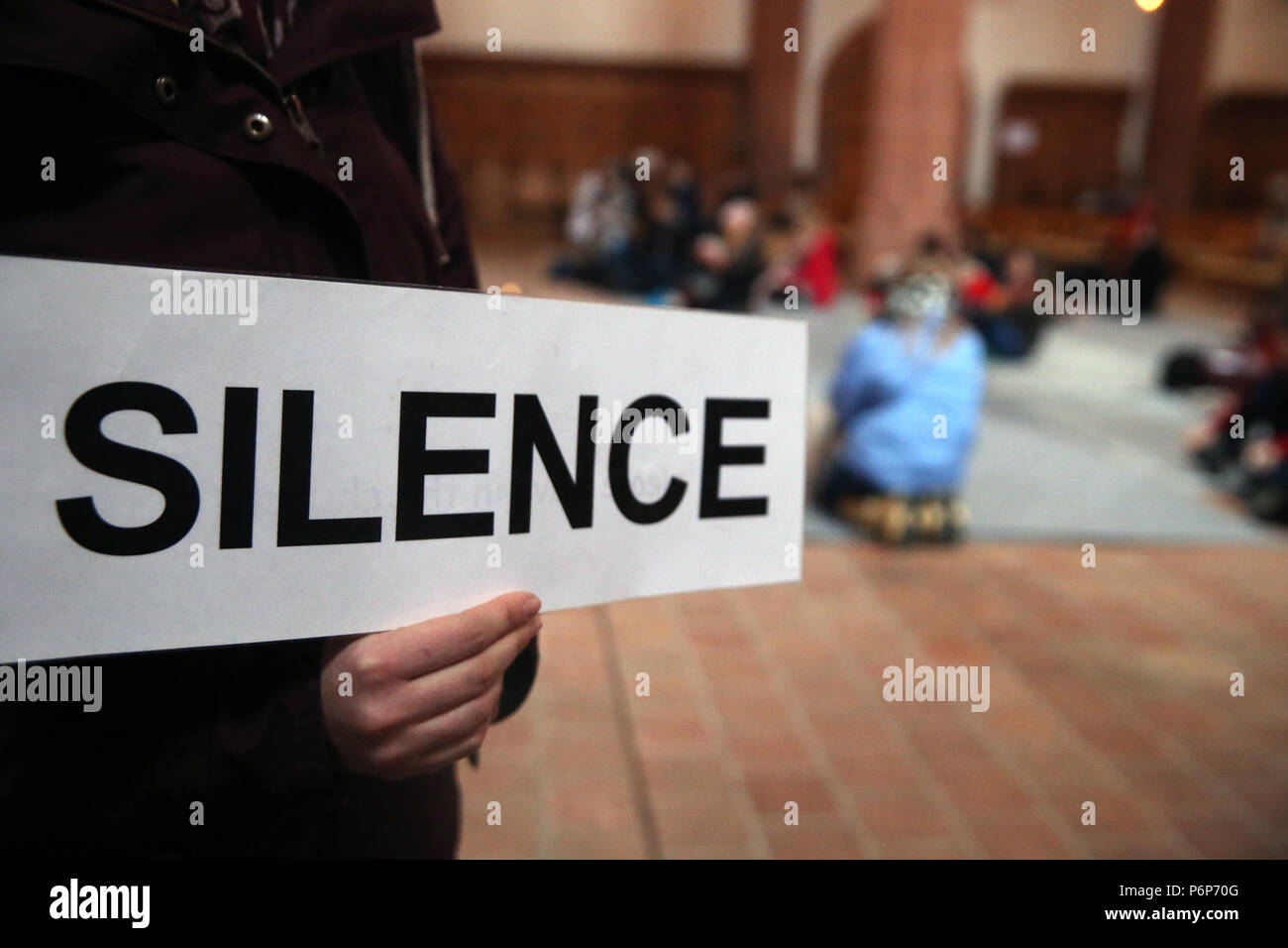 Leonhardskirche. Réunion européenne de la jeunesse de Taize à Bâle. Le Silence. La Suisse. Banque D'Images