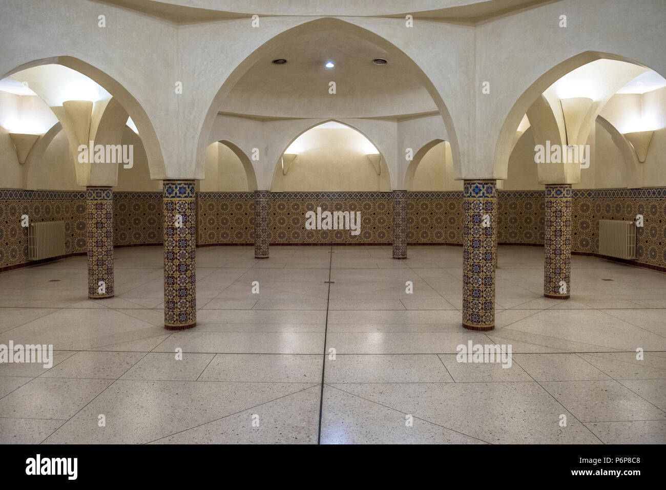 Salle froide du hammam de la MosquÃ©e Hassan II. Casablanca, Maroc. Banque D'Images