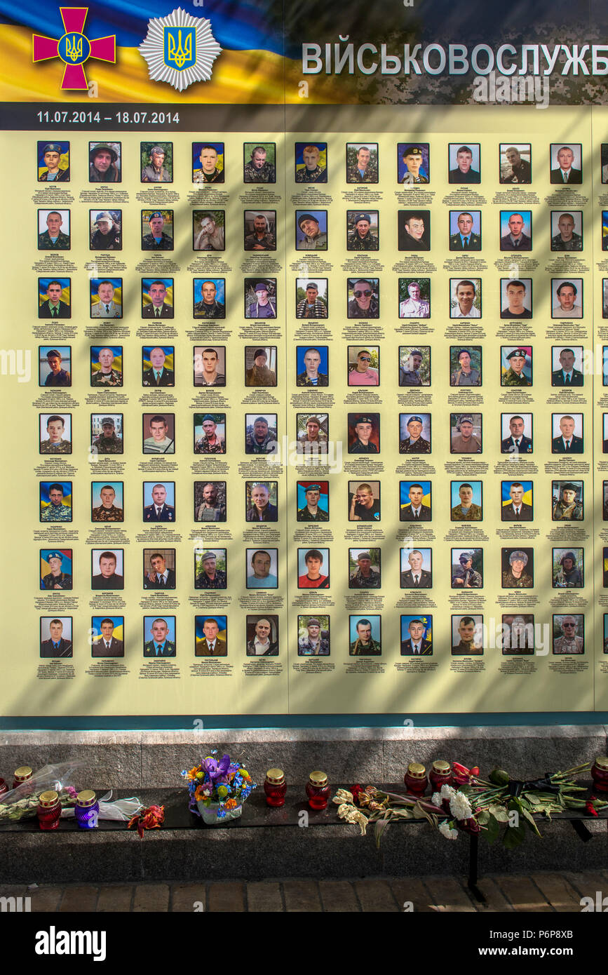 Mémorial aux soldats ukrainiens tués dans la guerre Donetzk, Kiev. L'Ukraine. Banque D'Images