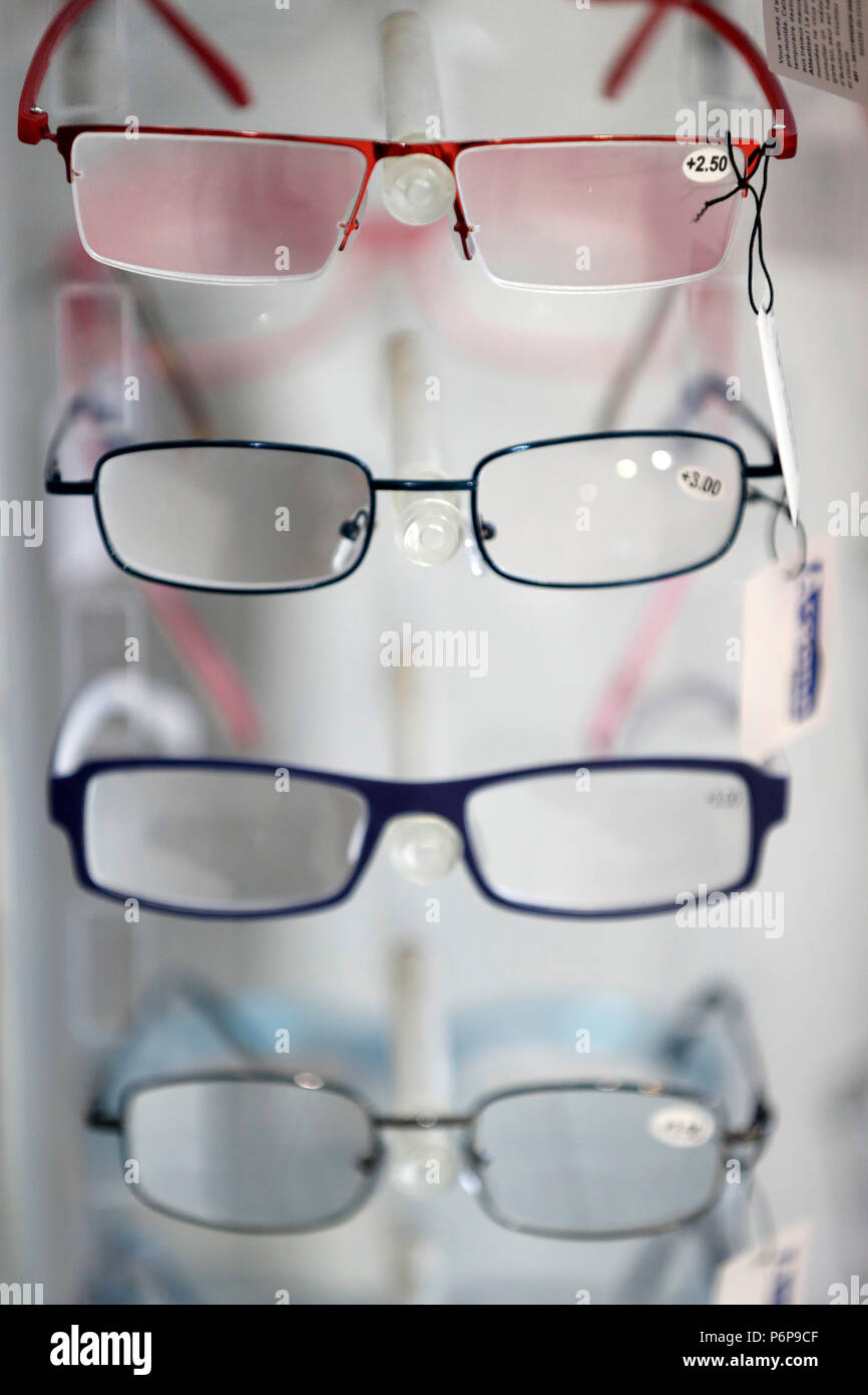 D'excellente réputation. Assortiment de lunettes. La France. Banque D'Images