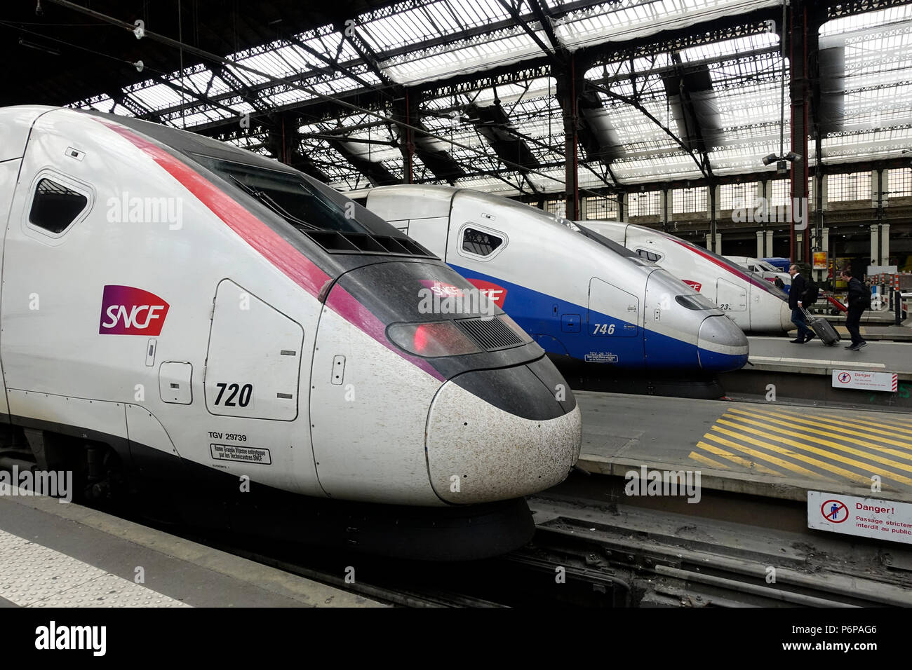 Le TGV (Train Grande Vitesse) exploité par la SNCF. La gare de Lyon. Paris. La France. Banque D'Images