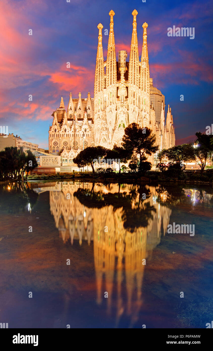 Barcelone, Espagne - 10 février 2016 : la basilique de La Sagrada Familia à Barcelone. Le chef-d'Antoni Gaudi est devenu un site du patrimoine mondial de l'Unesco en 1 Banque D'Images