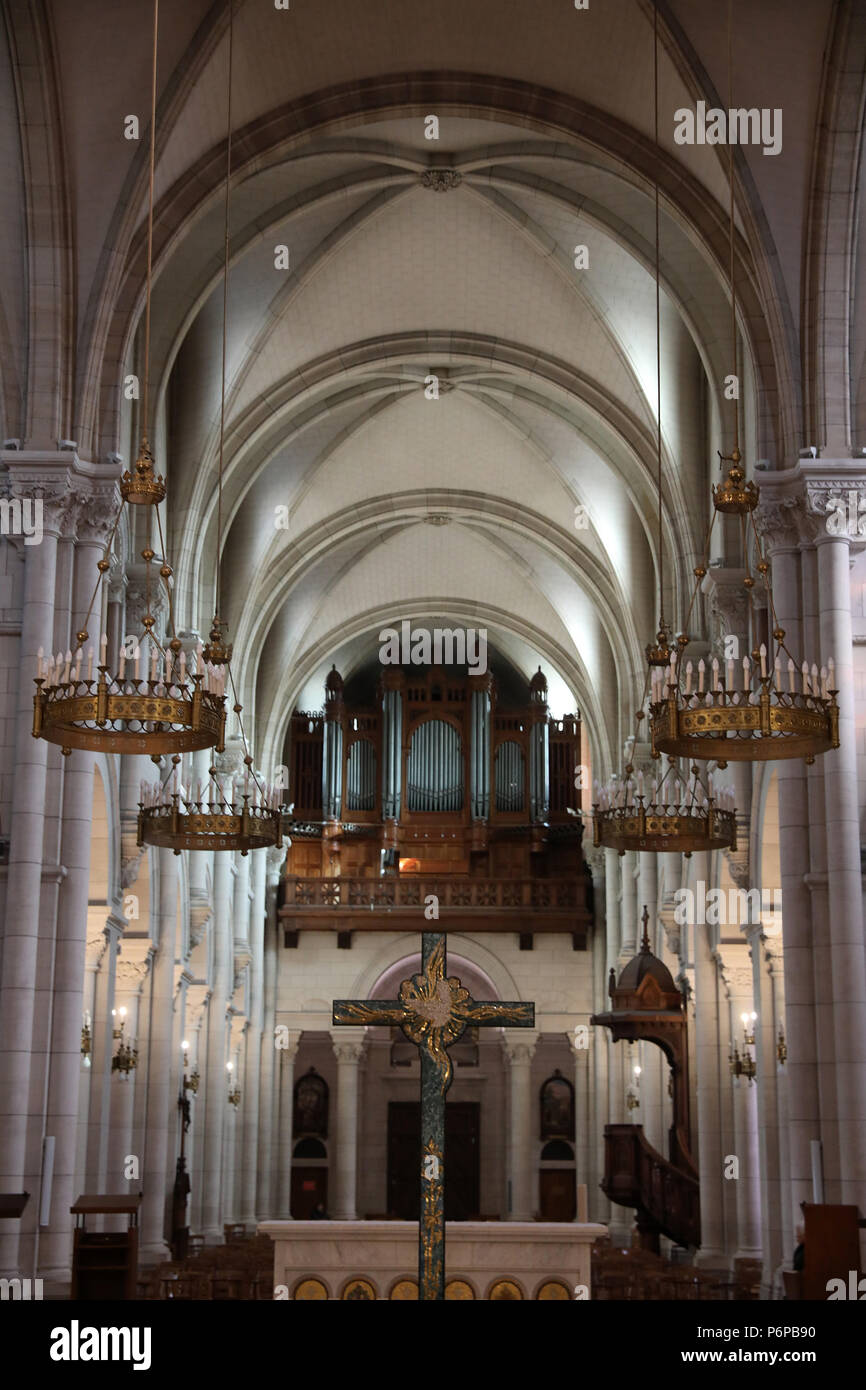 L'église catholique Saint-Pierre de Neuilly. Neuilly, France. Banque D'Images