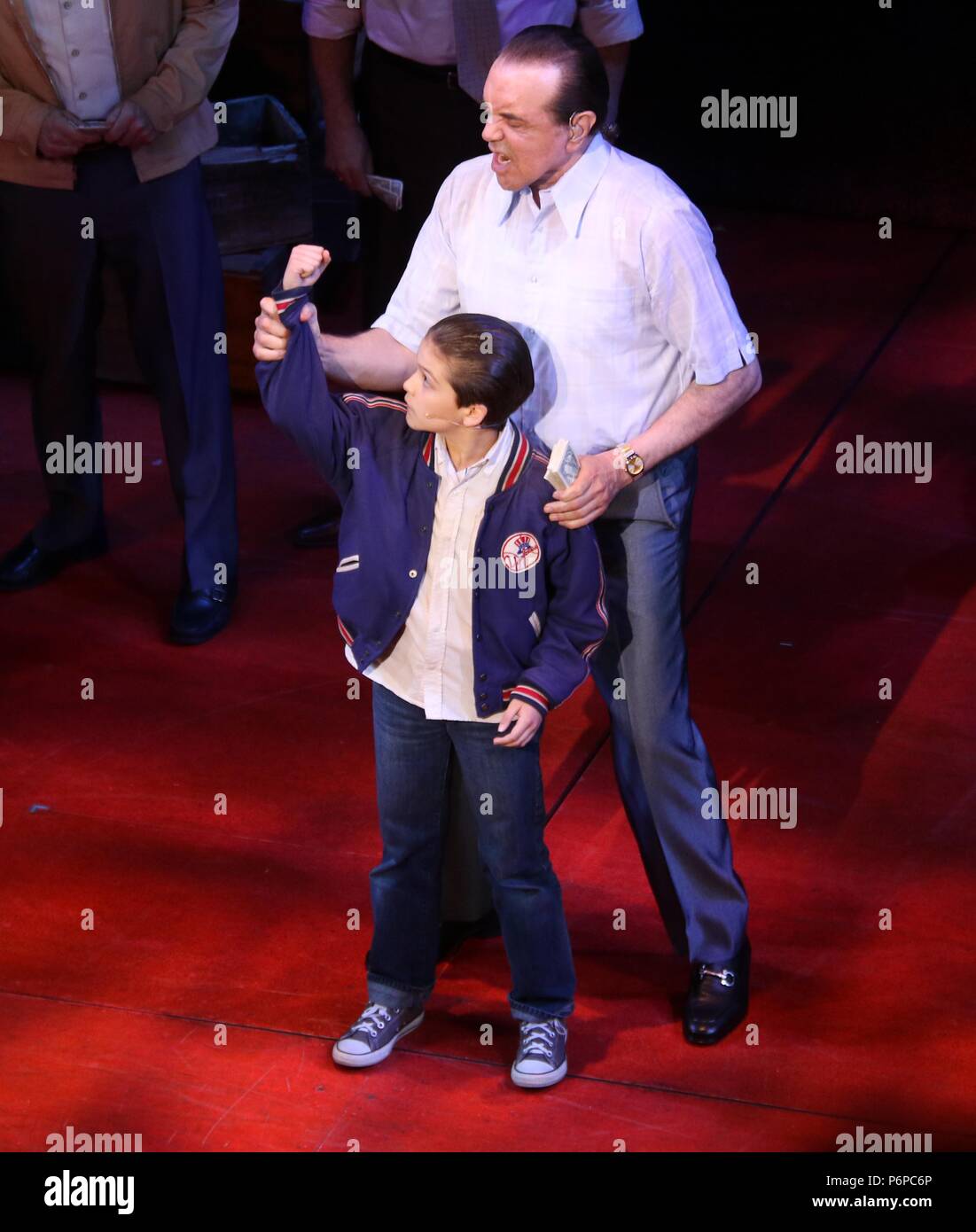 Chazz Palminteri, Loverro Hudson dans '' Un Bronx Tale'' de Broadway au Longacre Theatre sur W.48st 6/6/2018 Photo de John Barrett/PHOTOlink/MediaPunch 917-754-8588 Banque D'Images