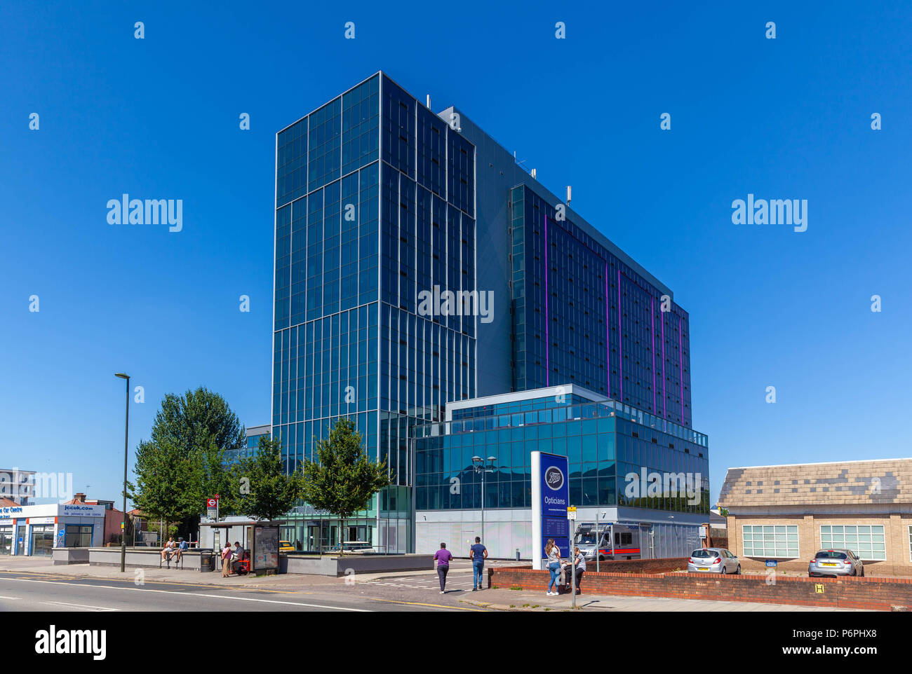 Entrepôt d'utilité, édifice de verre, tige d'Edgware, A5, Colindale, Grand Londres, NW9, Angleterre, Royaume-Uni. Banque D'Images