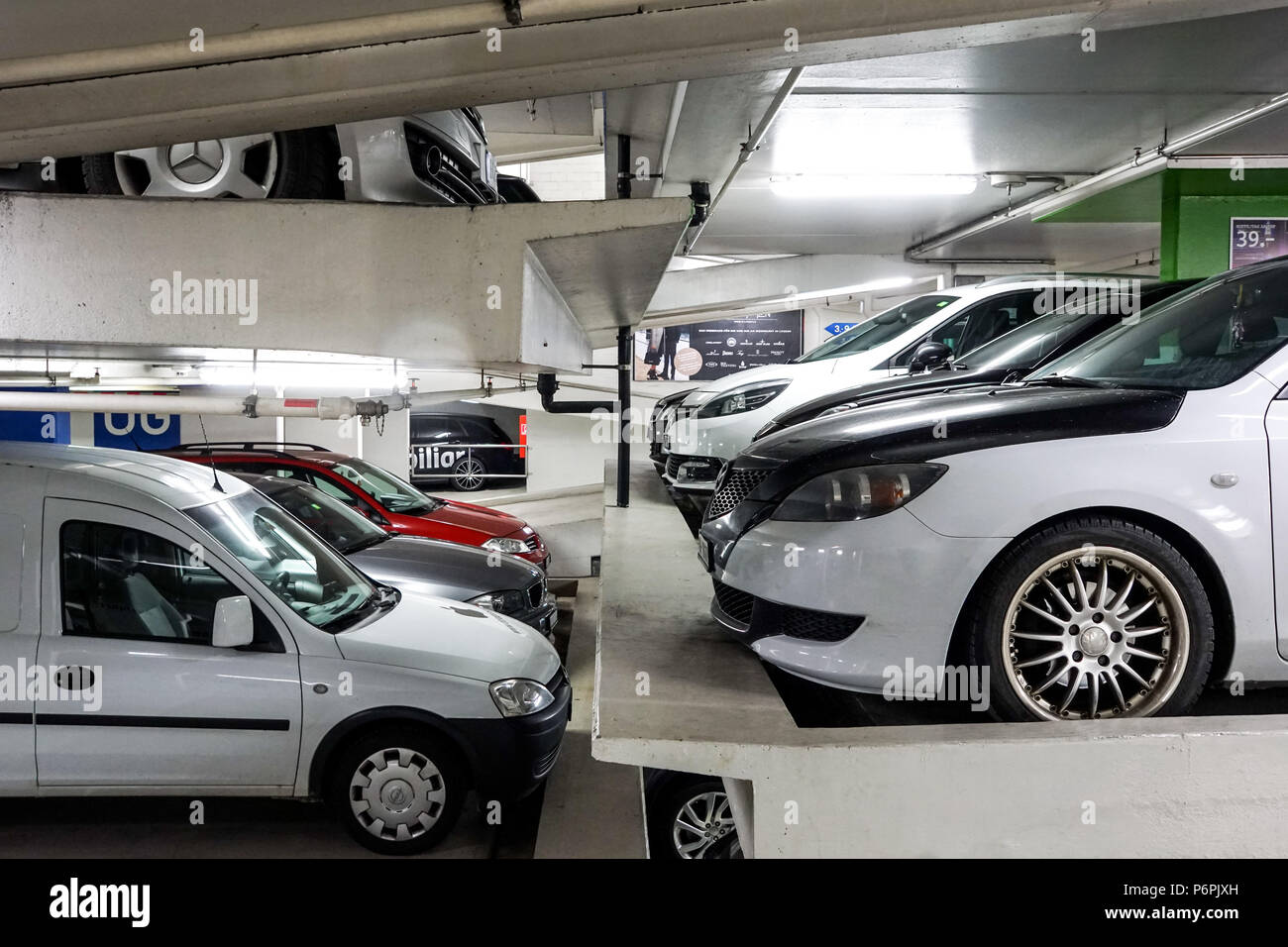 Car park parking level parking Banque de photographies et d'images à haute  résolution - Alamy