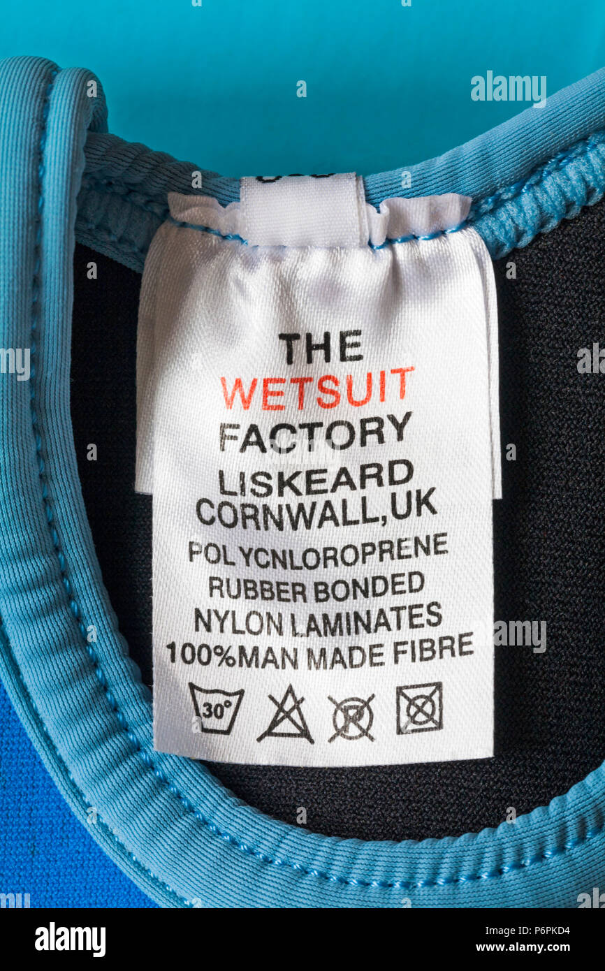 L'usine de wetsuit Liskeard Cornwall UK polycnloroprene servile stratifiés en caoutchouc nylon 100 % fibre synthétique étiquette en combinaison de childs Banque D'Images