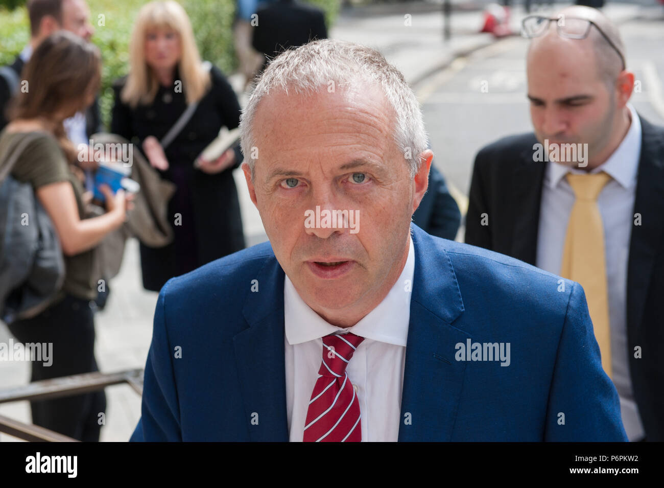 2 Savoie, London, UK. 30 juin 2016. MP du travail John Mann, qui a récemment appelé l'ancien maire de Londres Ken Livingstone, un apologiste nazi, arrive à t Banque D'Images