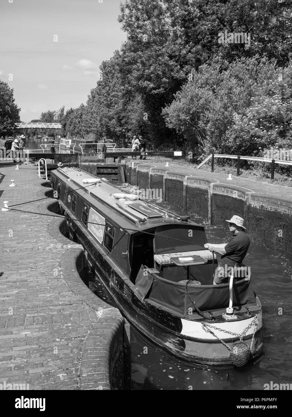 Voyager Bateau étroit, rivière Kennett, quai d'Aldermaston, Berkshire, Angleterre, RU, FR. Banque D'Images