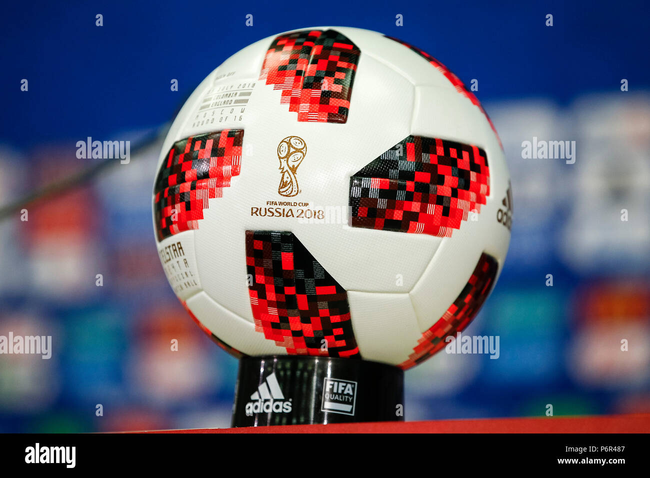 Moscou, Russie. 2e juillet 2018. L'Adidas Telstar Chabet Match Ball est vu avant une conférence de presse en Angleterre, avant leur Coupe du Monde FIFA 2018 ronde de 16 match contre la Colombie, au Spartak Stadium le 2 juillet 2018 à Moscou, Russie. Credit : PHC Images/Alamy Live News Banque D'Images