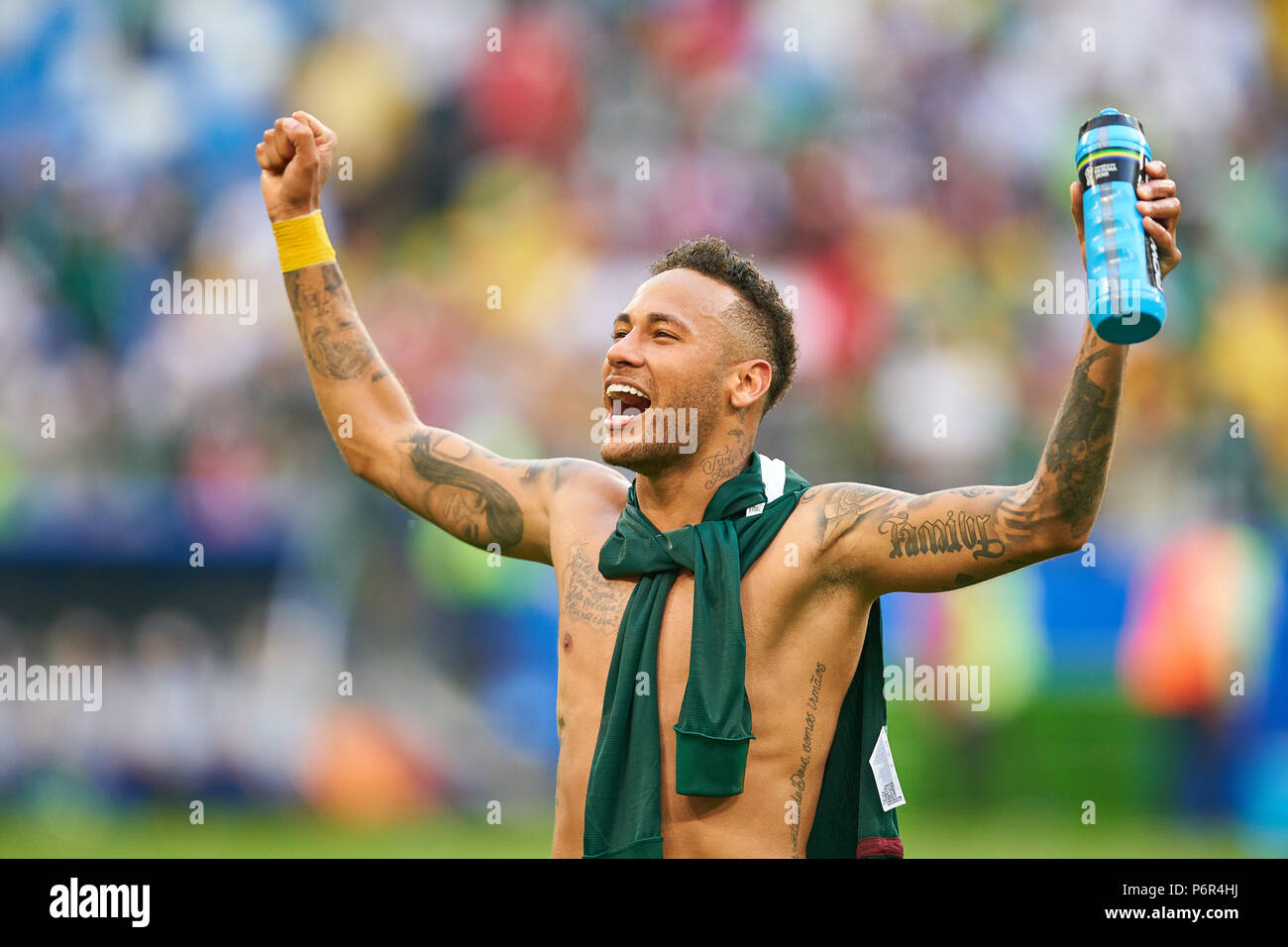 Samara, Russie. 2e juillet 2018. Brésil - Mexique, Soccer, Samara, 02 juillet 2018, NEYMAR Bra 10 acclamations, joie, émotions, célébrer, rire, ils applaudissent, se réjouir, de déchirer les bras, serrant le poing, BRASIL - COUPE DU MONDE 2018 Mexique Russie, le meilleur de la saison 2018/2019, 16, Juillet 02, 2018 Stadium à Samara, en Russie. © Peter Schatz / Alamy Live News Banque D'Images