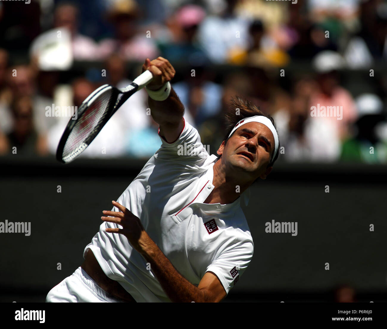 Londres, Angleterre, Juillet 2nd, 2018 : Wimbledon Tennis : Roger Federer Numéro 1 en poste au cours de son premier match contre Dusan Lajovic de Serbie à Wimbledon aujourd'hui. Crédit : Adam Stoltman/Alamy Live News Banque D'Images