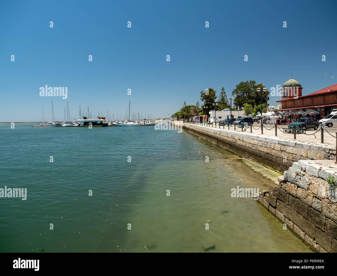 La côte de la vieille ville d'Olhao, Algarve, sud du Portugal Banque D'Images