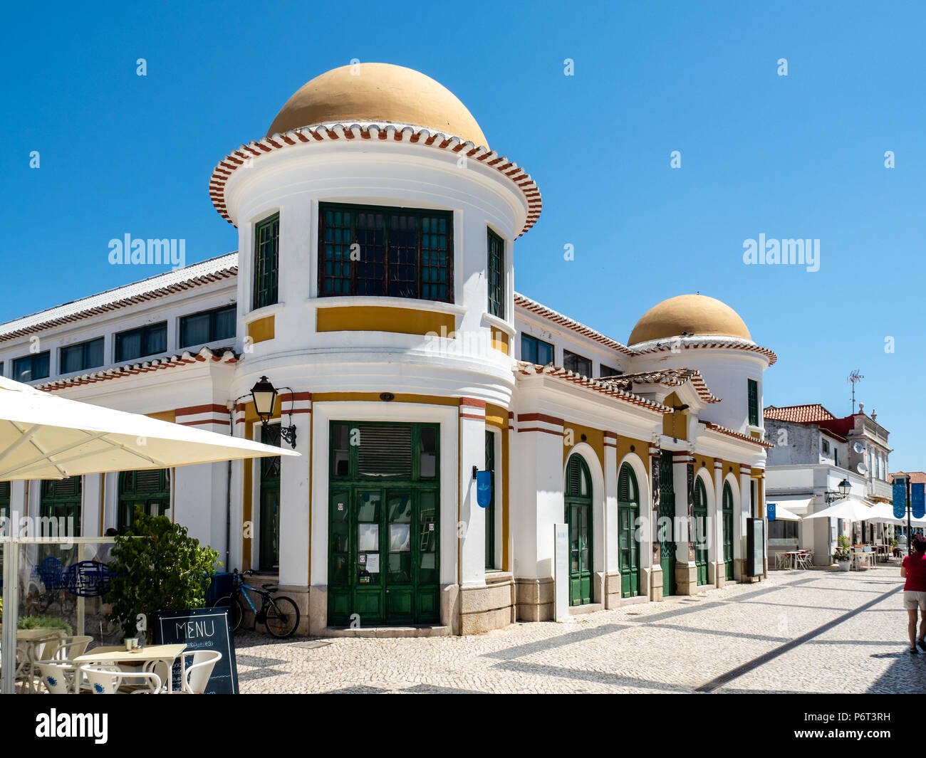Dans les rues de Vila Real de Santo Antonio, Algarve, Portugal Banque D'Images