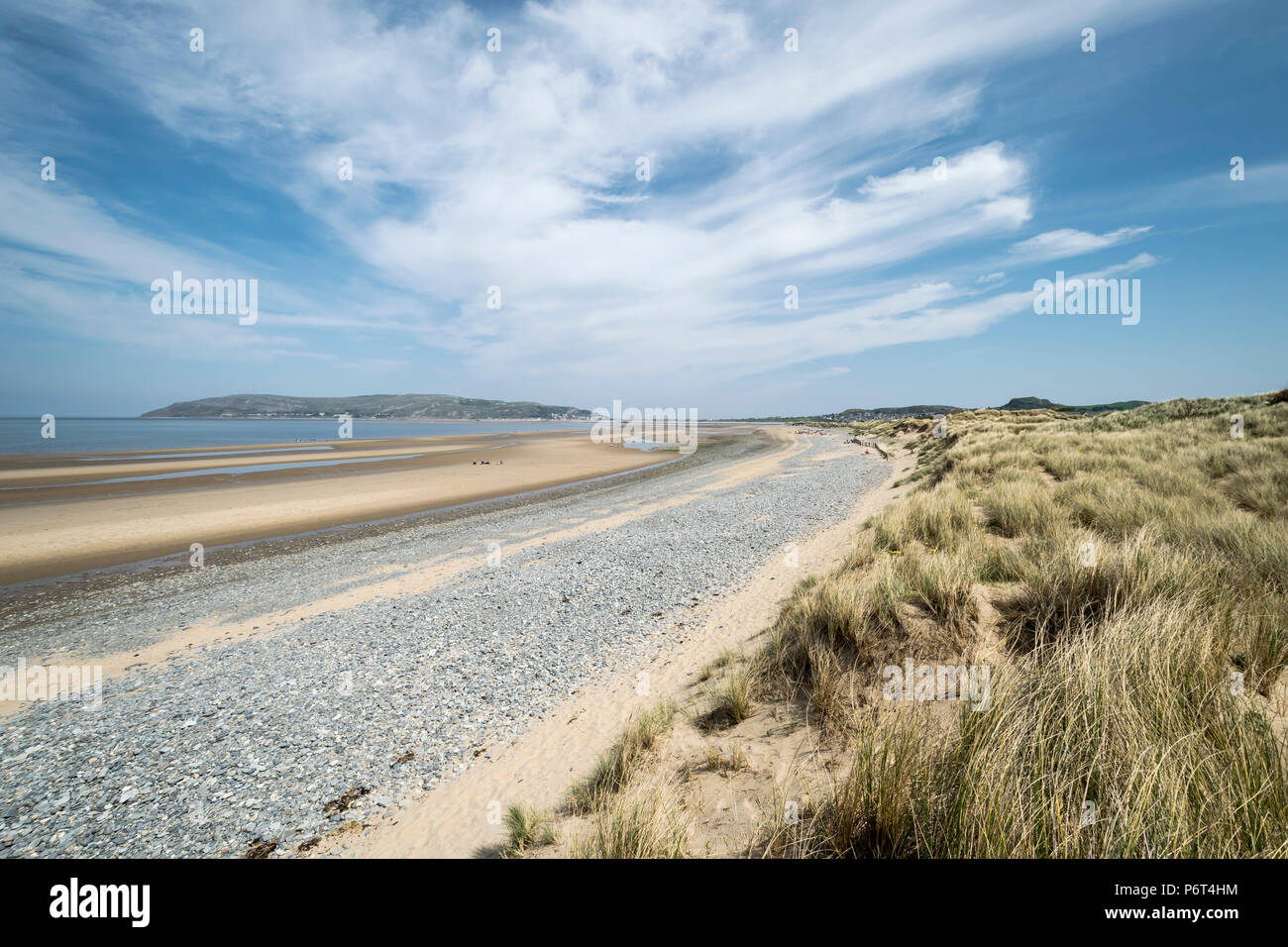 Morfa Conwy dunes de sable et de plage sur la côte nord du Pays de Galles UK à la tête vers les grands ormes Banque D'Images