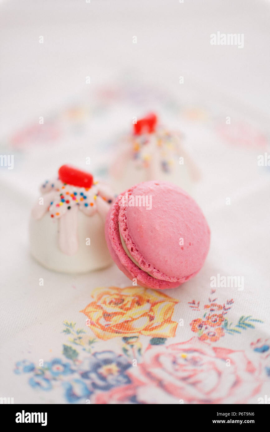 Truffes et un Macrons Banque D'Images