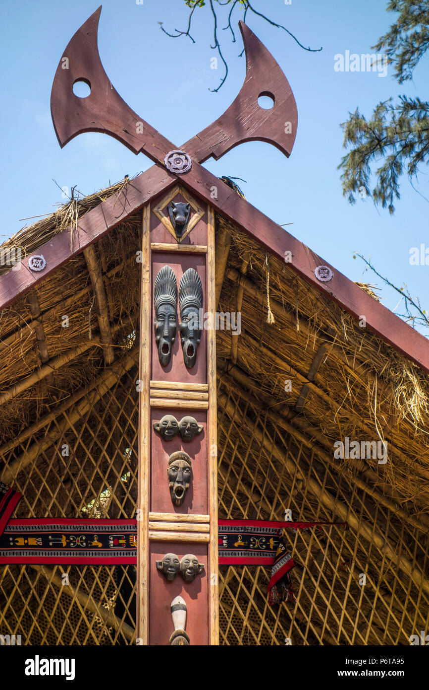 Konyak Morung ou traditionnelle maison des hommes pour les hommes de tribu Konyak au Nagaland, Musée national de l'Artisanat et métiers, New Delhi, Delhi, Inde Banque D'Images
