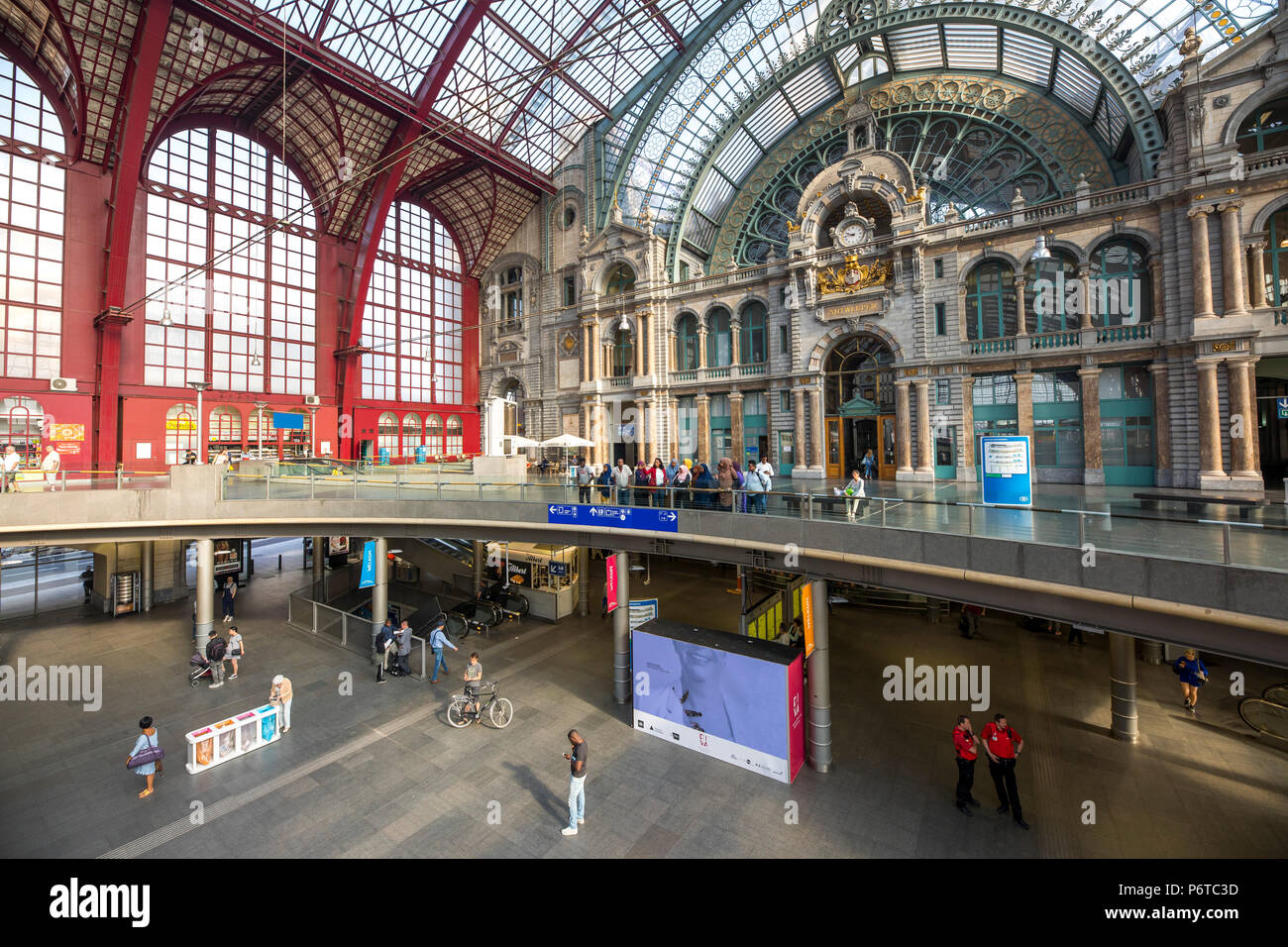 La gare d'Anvers-central, Central Station, la gare centrale, Anvers, Flandre, Belgique, des plates-formes multi-niveaux, les chemins de fer, Banque D'Images