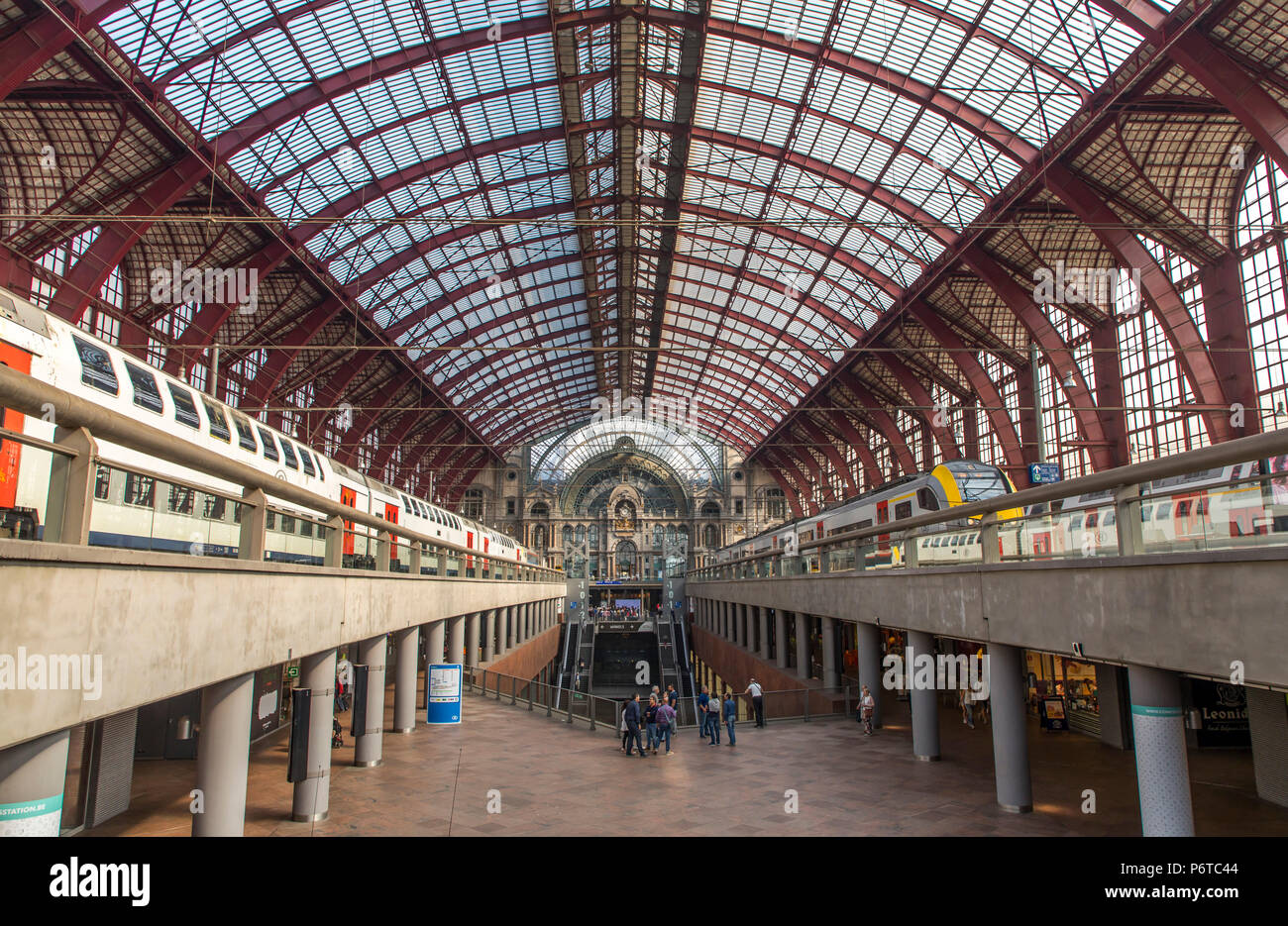 La gare d'Anvers-central, Central Station, la gare centrale, Anvers, Flandre, Belgique, des plates-formes multi-niveaux, les chemins de fer, Banque D'Images