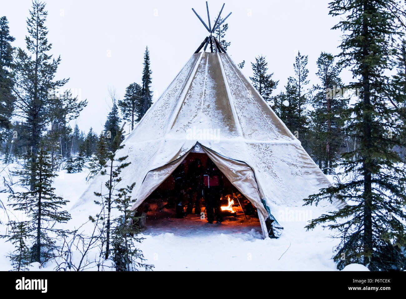 Tipi en Laponie,Suède, en hiver Banque D'Images