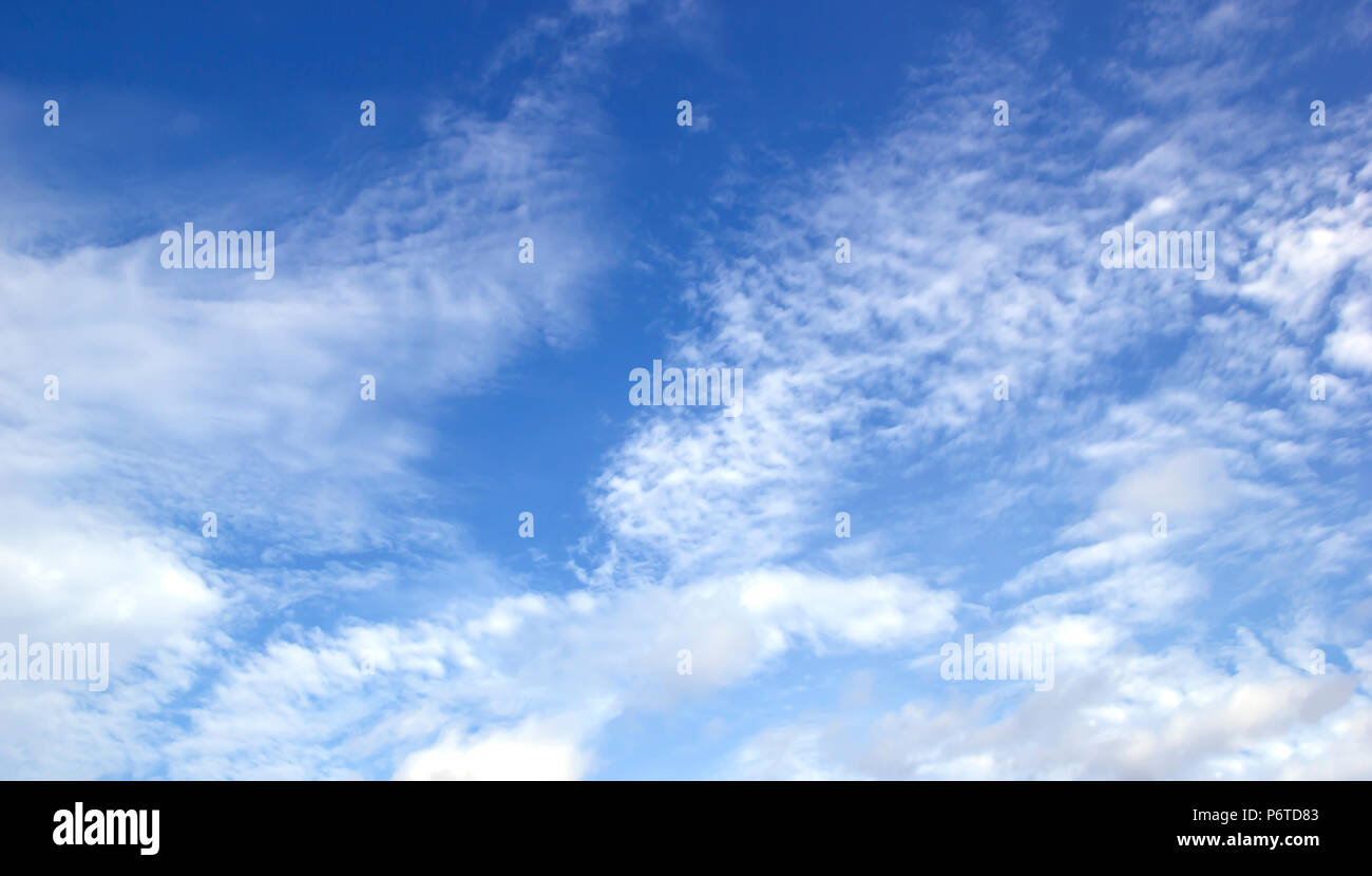 Ciel nuages blancs de texture de fond naturelle de l'air Banque D'Images