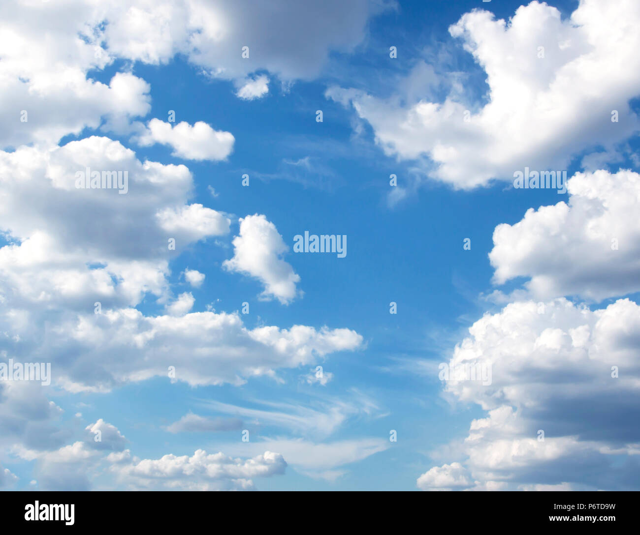 Ciel nuages blancs de texture de fond naturelle de l'air Banque D'Images