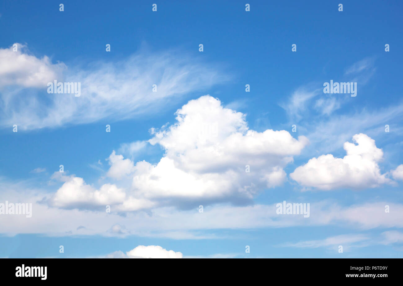 Ciel nuages blancs de texture de fond naturelle de l'air Banque D'Images