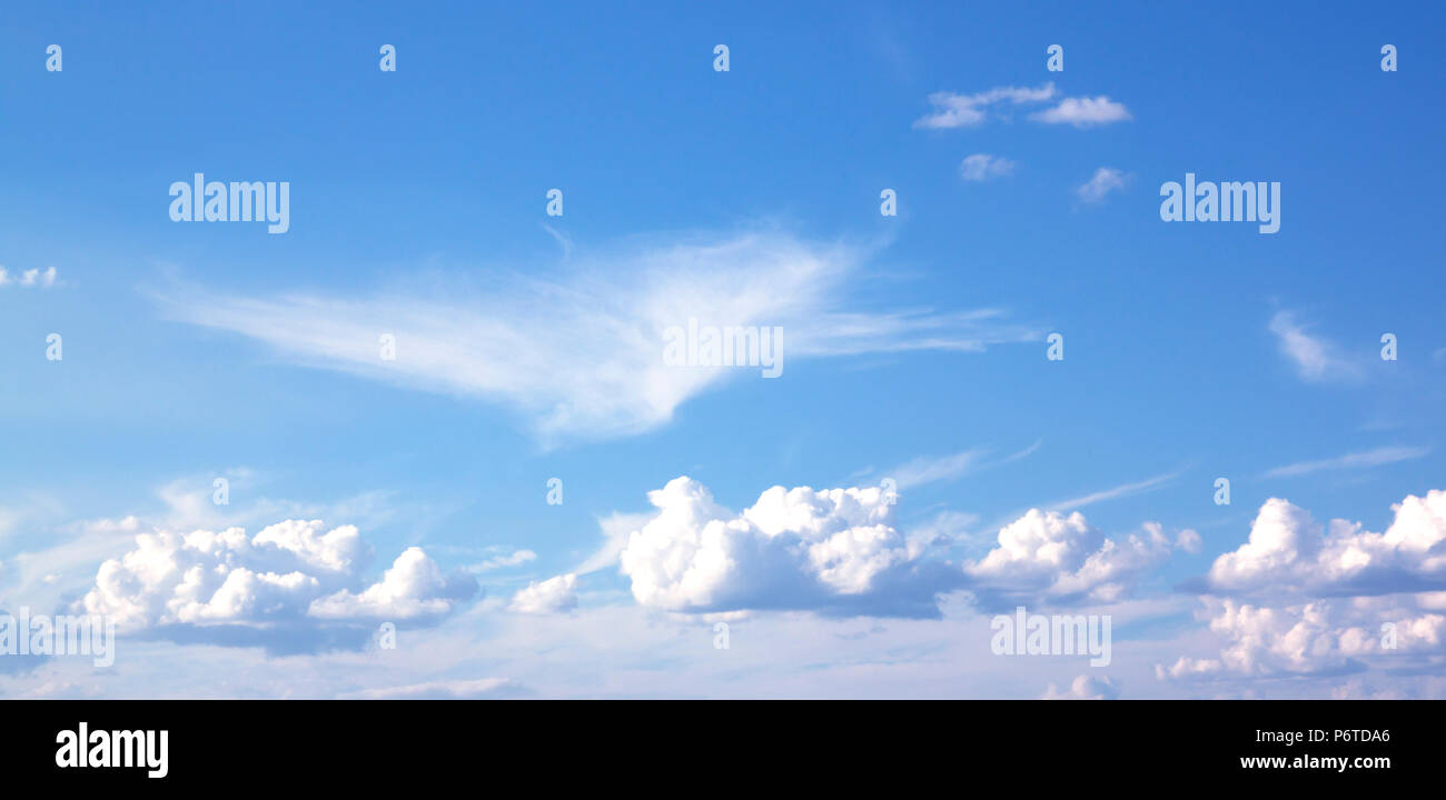 Ciel nuages blancs de texture de fond naturelle de l'air Banque D'Images