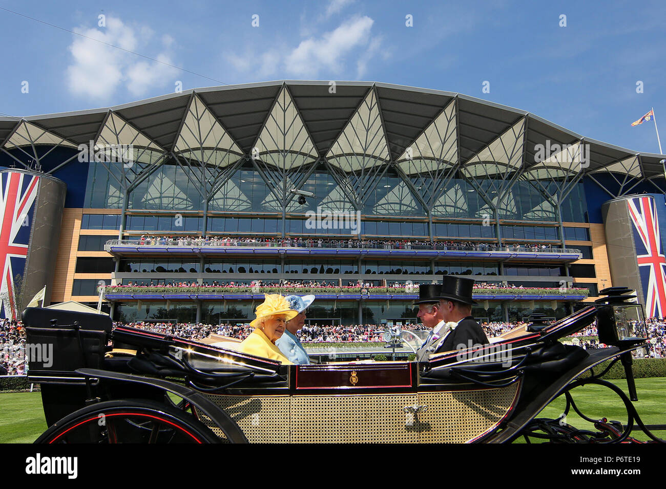 Le Royal Ascot, défilé royal. La reine Elizabeth II en arrivant à l'hippodrome Banque D'Images