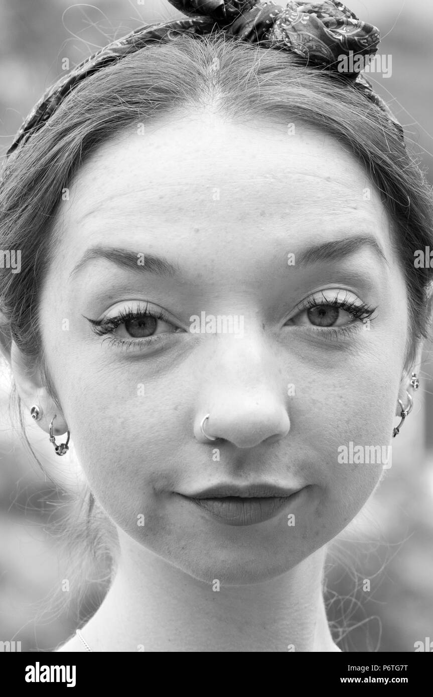 Noir et blanc portrait de jeune femme Banque D'Images