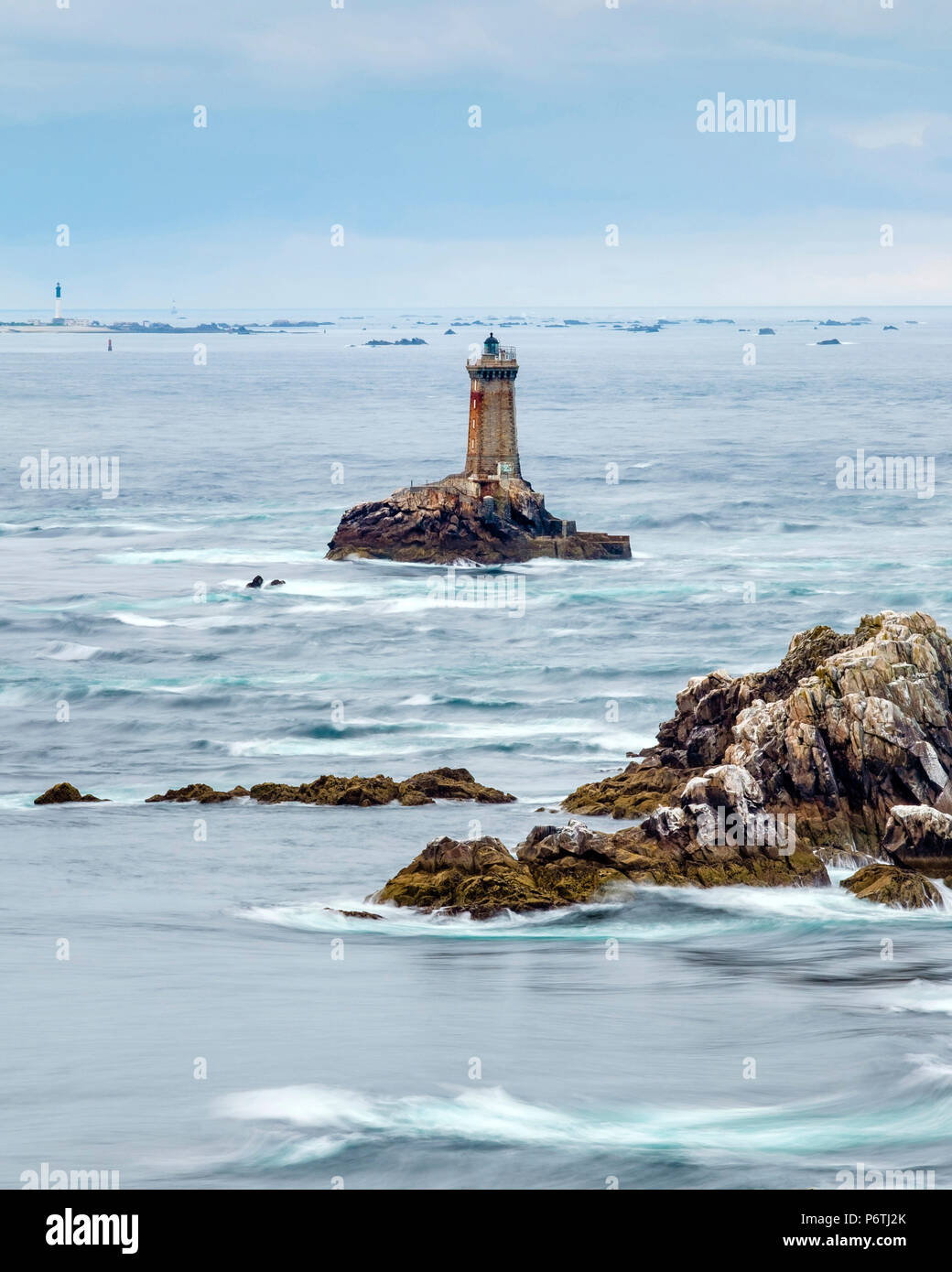 France, Bretagne, Finistère (Bretagne) département, Plogoff. Phare de la Vieille phare, la Pointe du Raz. Banque D'Images