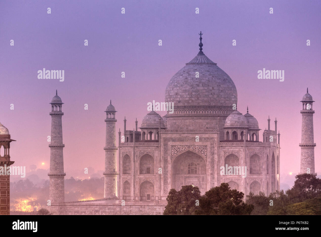L'Inde, Uttar Pradesh, Agra, Taj Mahal (UNESCO site), sur une nuit de pleine lune Banque D'Images