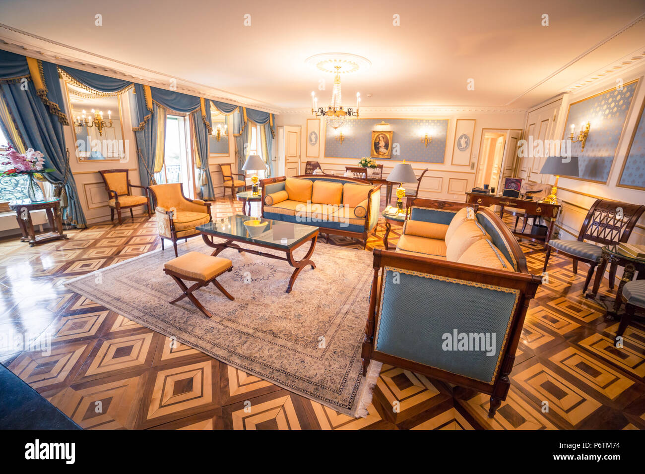 Hôtel de luxe blanc et vert Suite de Salon Banque D'Images