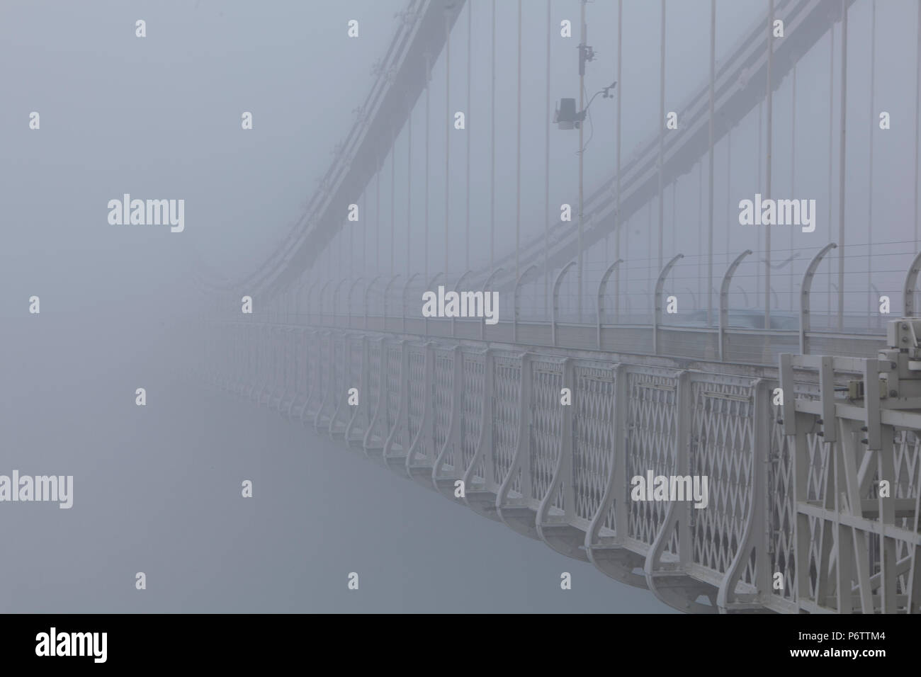 Pont suspendu de Bristol dans le brouillard Banque D'Images