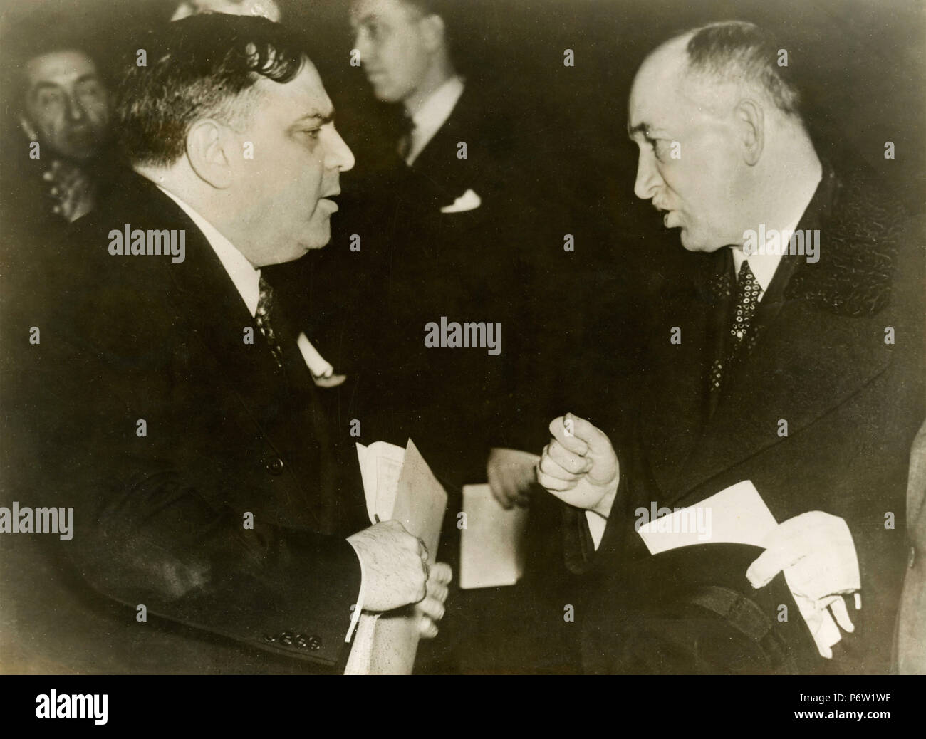Maire de New York Fiorello La Guardia de parler à Eduard Benes, ancien président de la République tchécoslovaque, 1939 Banque D'Images