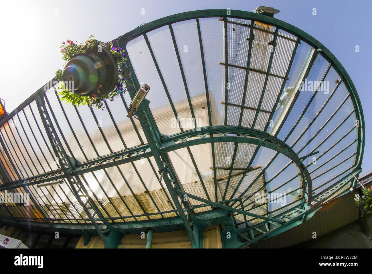 Gare Routière Perrache Rdc Centre D echange Galerie La 69002 Lyon Gare de lyon perrache Banque de photographies et d'images à haute  résolution - Alamy