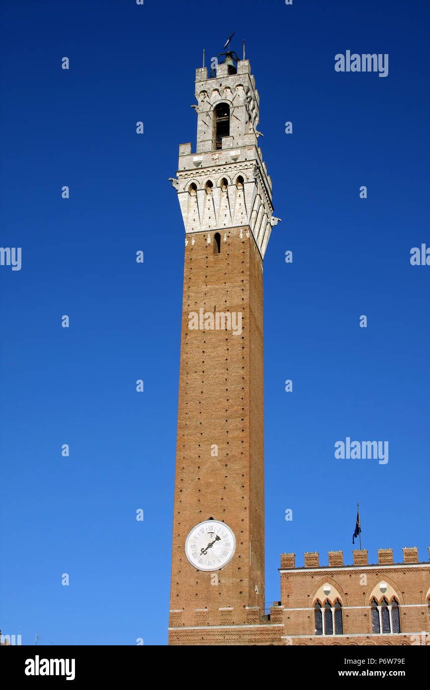 La Torre del Mangia et le Palazzo Pubblico, dans le Campo, Sienne, Toscane, Italie Banque D'Images