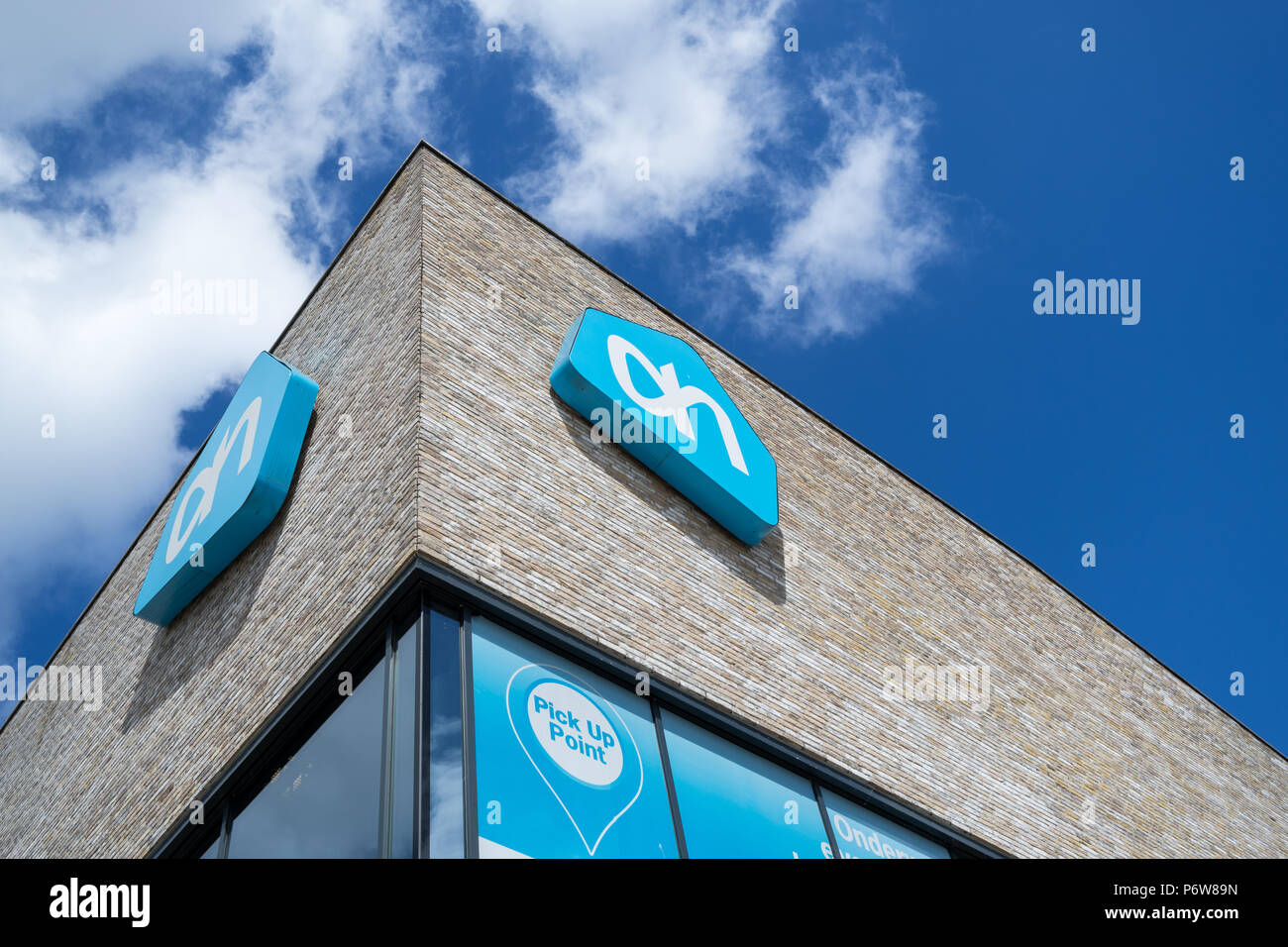 Albert Heijn signe en direction générale. Albert Heijn est la plus grande chaîne de supermarchés néerlandais et un élément clé de la marque Delhaize Ahold, un groupe international de l'alimentation au détail Banque D'Images