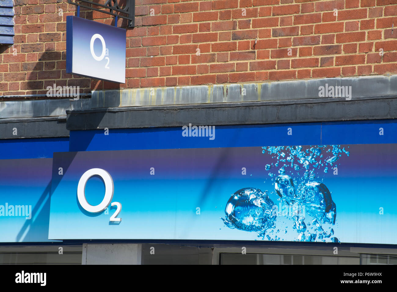 Signer et logo pour boutique de téléphonie mobile o2, UK Banque D'Images