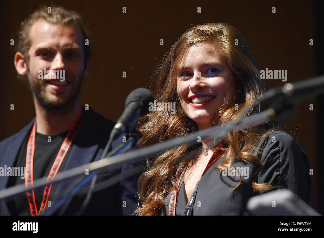 Karlovy Vary, République tchèque. 06Th Juillet, 2018. Scénariste et actrice Rachel Shenton et réalisateur Chris Overton participera à une conférence de presse pour leur court métrage ayant remporté un Oscar, l'enfant silencieux durant le 53d International Film Festival de Karlovy Vary (KVIFF), la République tchèque, le 3 juillet 2018. Credit : Slavomir Kubes/CTK Photo/Alamy Live News Banque D'Images