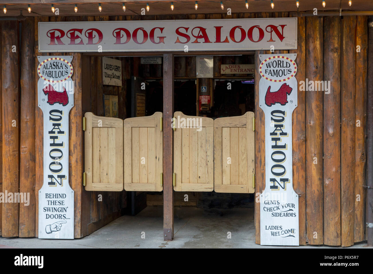 Red Dog Saloon, Juneau, Alaska, USA, le lundi 21 mai 2018. Banque D'Images